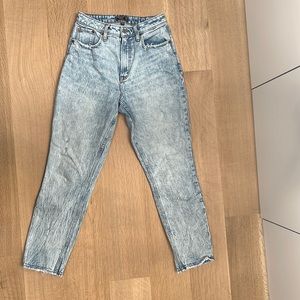 A&F high rise mom jean / curve love / 27 or 4R